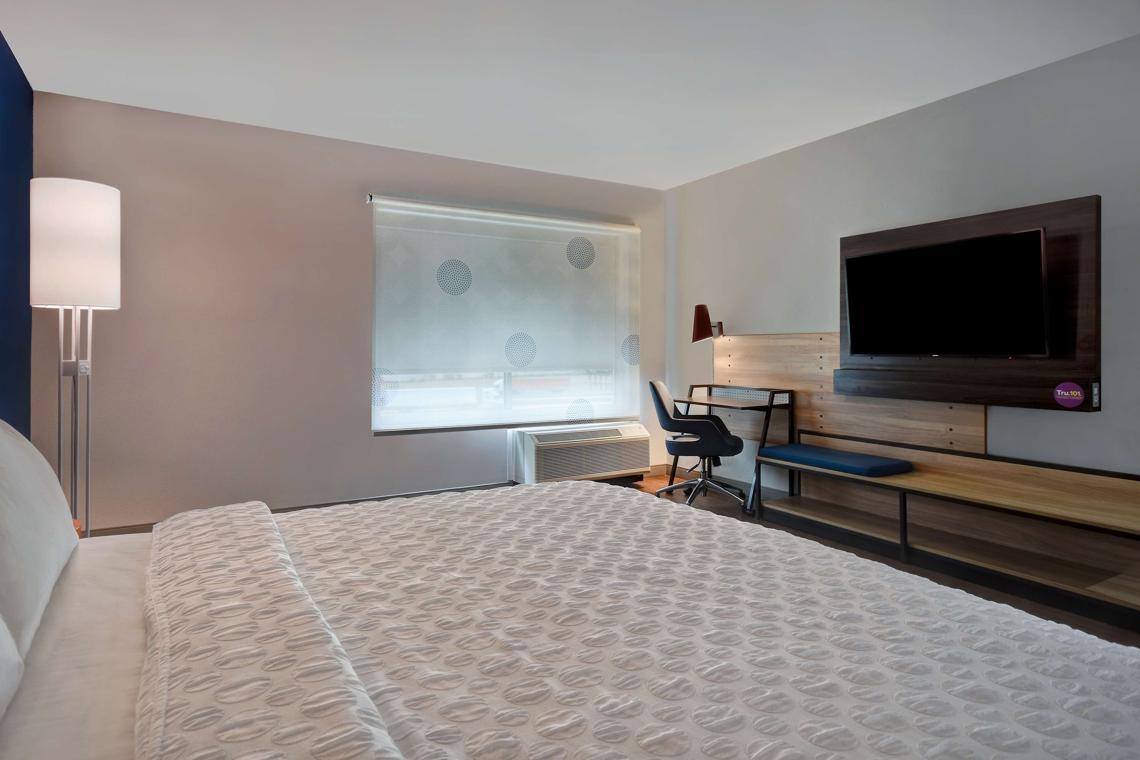 room, 1 king bed, accessible bathtub, bathtub | premium bedding, down duvets, desk, laptop workspace