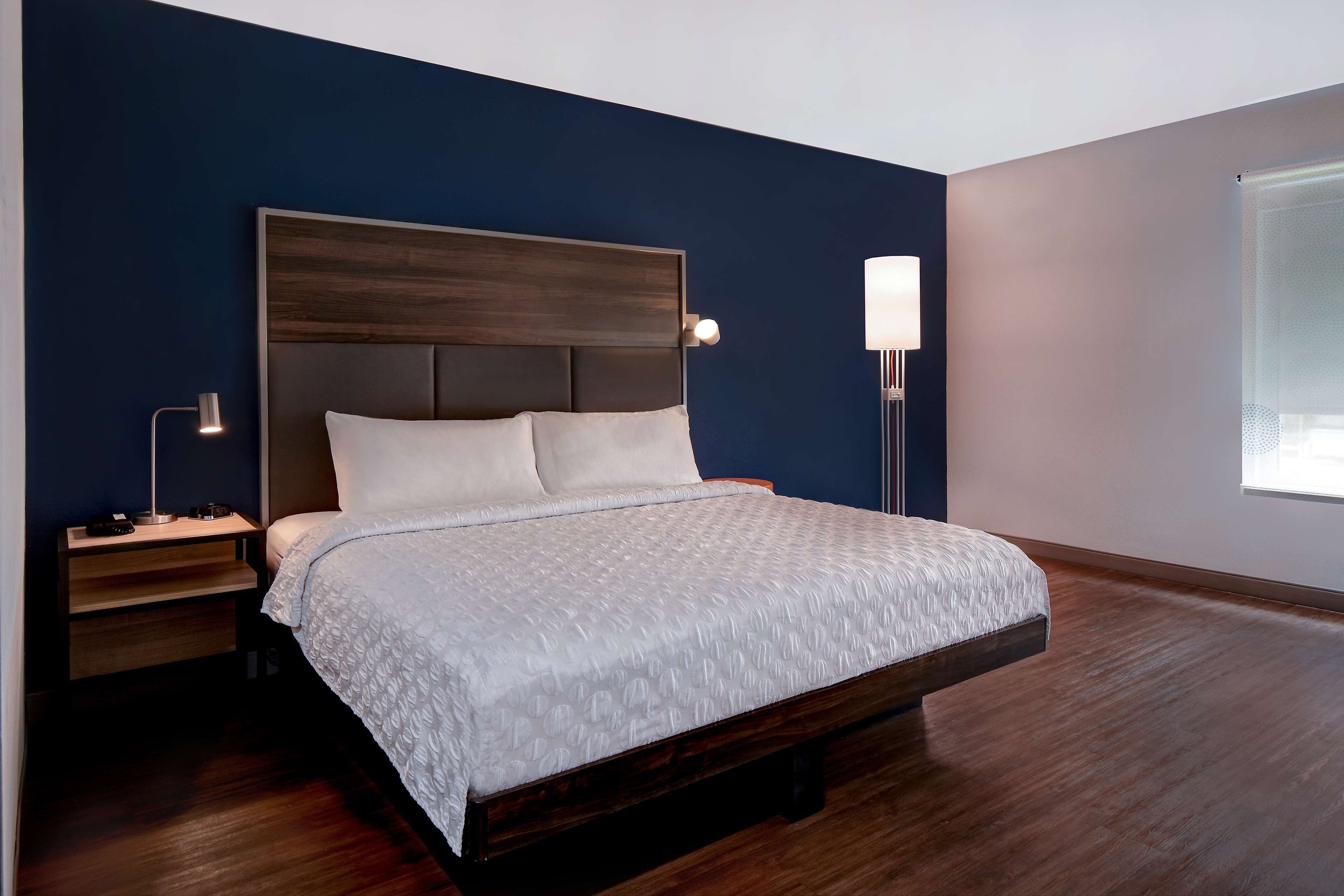 room, 1 king bed, accessible bathtub, bathtub | premium bedding, down duvets, desk, laptop workspace