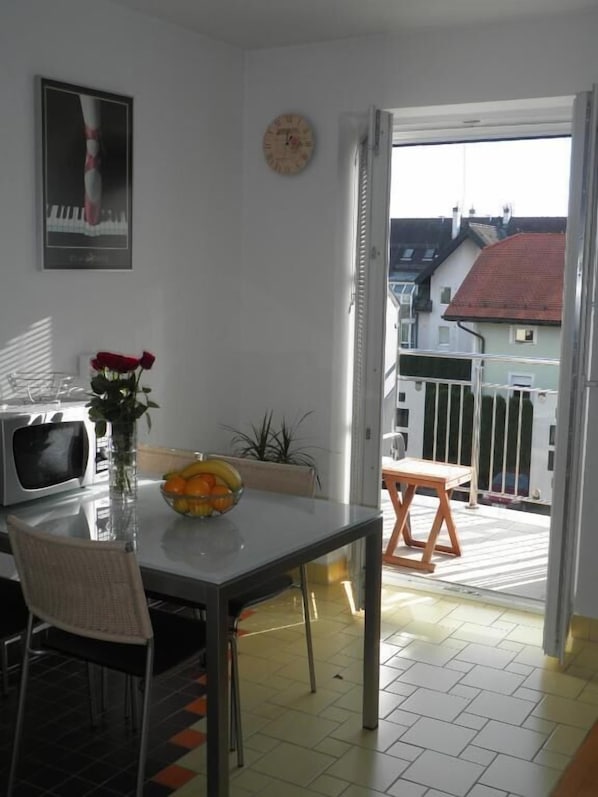 Comfort Apartment | Living area | Flat-screen TV