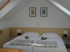 Bureau, espace de travail pour ordinateur portable