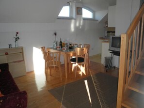 Deluxe-Apartment | Wohnbereich | Flachbildfernseher