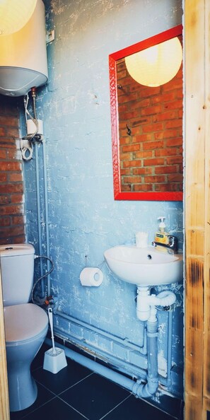 设计公寓 | 浴室 | 淋浴设施、吹风机、毛巾、肥皂