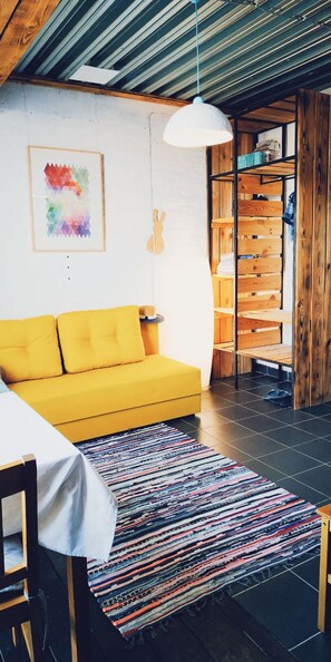 1 habitación, tabla de planchar con plancha, wifi gratis y ropa de cama 