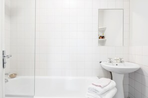 One-Bedroom Apartment | Bathroom | Combined shower/tub, hair dryer, towels, soap