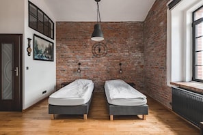 Estudio | Cortinas opacas, tabla de planchar con plancha, wifi gratis