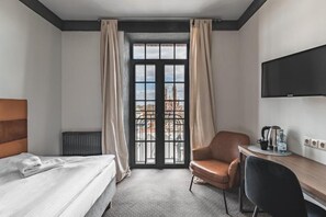 Habitación individual superior | Cortinas opacas, tabla de planchar con plancha, wifi gratis