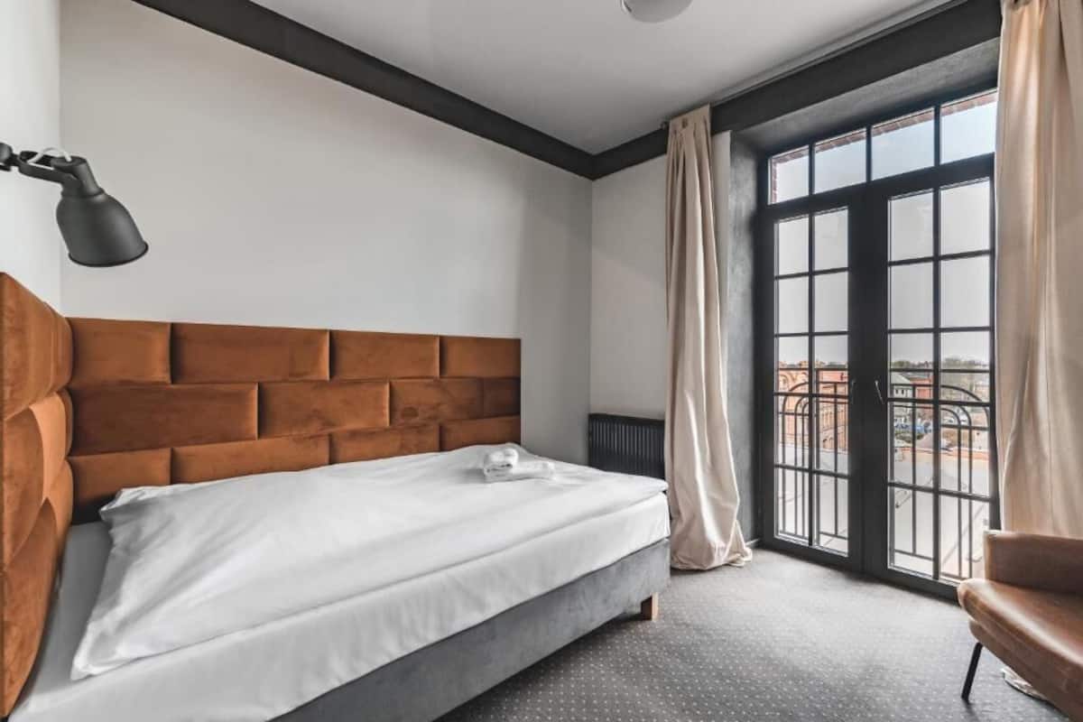 Superior Single Room | Blackout drapes, iron/ironing board, free WiFi