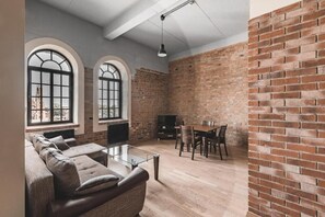 Premium Apartment | Living area | TV