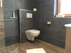 Condo | Baño | Regadera, amenidades de baño gratuitas, secadora de cabello, toallas