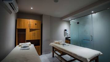 Sauna, steam room