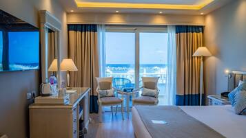 Deluxe Room | Minibar, in-room safe, individually decorated, individually furnished