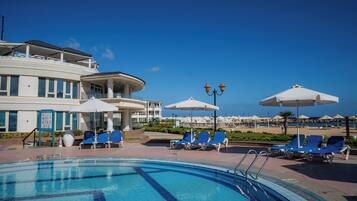 3 outdoor pools, pool umbrellas, pool loungers