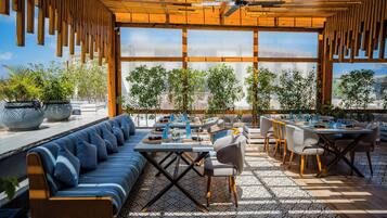 4 restaurants, breakfast, lunch served; local and international cuisine