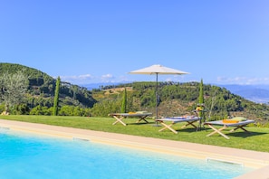 Outdoor pool - Sunrise (Capannori)