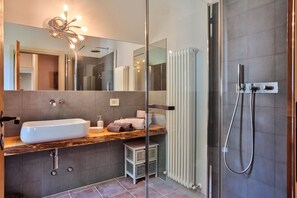 Villa, 3 Bedrooms | Bathroom | Shower, rainfall showerhead, hair dryer, bidet