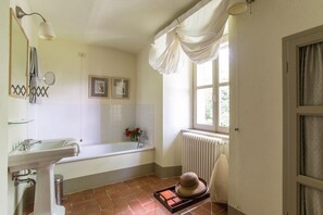 Villa, 4 Bedrooms | Bathroom | Separate tub and shower, rainfall showerhead, hair dryer, bidet