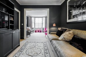 Interior detail - Exquisite Designers Abode (London)