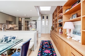 Interior - Exquisite Designers Abode (London)