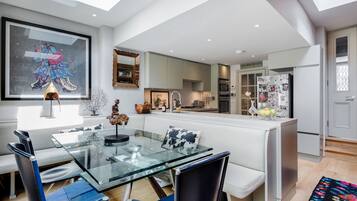 Two-Bedroom House | In-room dining