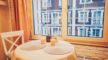 Apartment | Makan dalam bilik