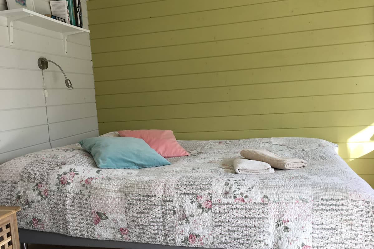 cabin, shared bathroom, garden area | 1 bedroom, desk, iron/ironing board, free wifi