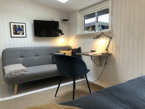 Basic dubbelrum eller tvåbäddsrum - terrass | Skrivbord, strykjärn/strykbräda, gratis wi-fi och sängkläder