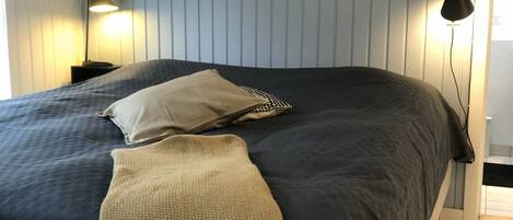 Chambre Double ou avec lits jumeaux, terrasse | Bureau, fer et planche à repasser, Wi-Fi gratuit, draps fournis