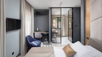 Superior Room (King) | Minibar, in-room safe, desk, laptop workspace