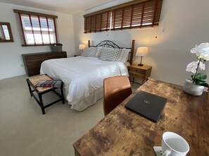 5 bedrooms, desk, iron/ironing board, travel cot