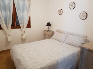 2 bedrooms, travel cot, free WiFi, bed sheets - YourHouse Cas Sito, house in the Tramuntana (Escorca)
