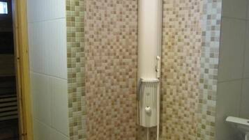 Cabin | Bathroom | Shower, hair dryer, towels