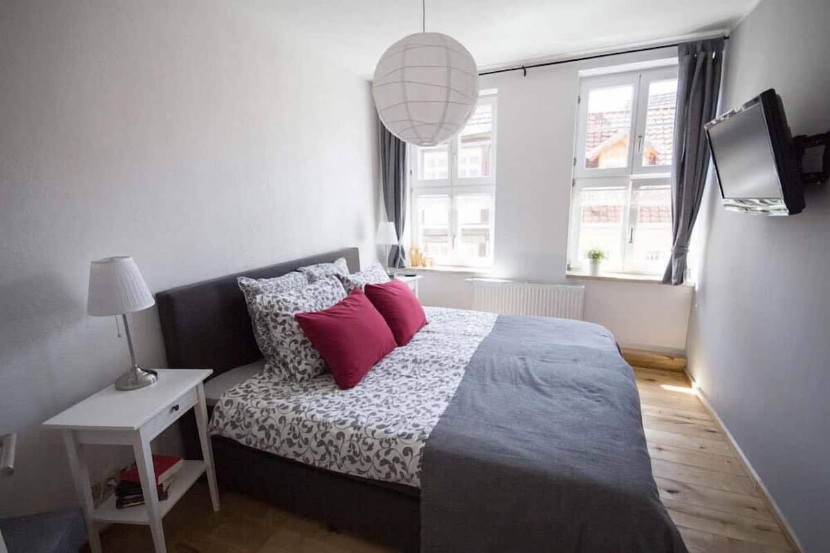 Departamento, 2 habitaciones (Friderike, incl. Cleaning Fee 50 EUR) | Cortinas blackout, insonorización y tabla de planchar con plancha
