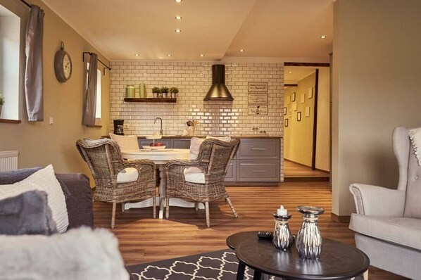 Apartment, 2 Schlafzimmer (Charlotte, incl. Cleaning Fee 55 EUR) | Eigene Küche | Kühlschrank, Wasserkocher mit Kaffee-/Teezubehör, Wasserkocher, Toaster