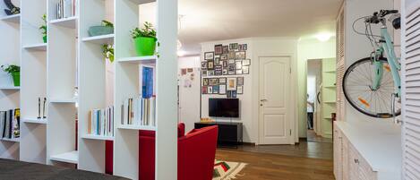 Appartement Confort | Coin séjour | Télévision à écran plat