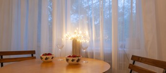 MalinaApt  Sophisticated red