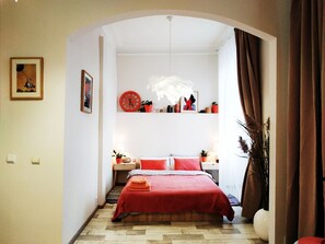 ดีไซน์อพาร์ทเมนท์ | 1 ห้องนอน, เครื่องนอนระดับพรีเมียม, ผ้าม่านกันแสง, เตารีด/โต๊ะรีดผ้า