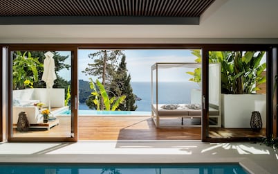 Luxury Villa With Indoor Pool and Outdoor Infinity Pool With Spectacular Views