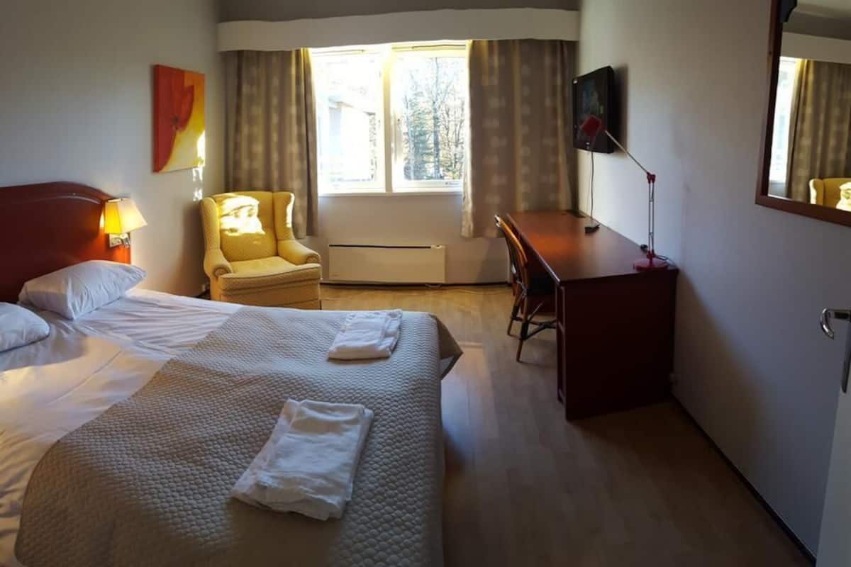 Cunas, wifi gratis y ropa de cama