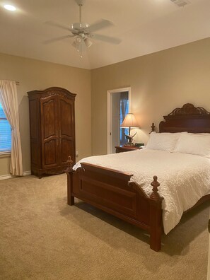 3 bedrooms, in-room safe, desk, iron/ironing board