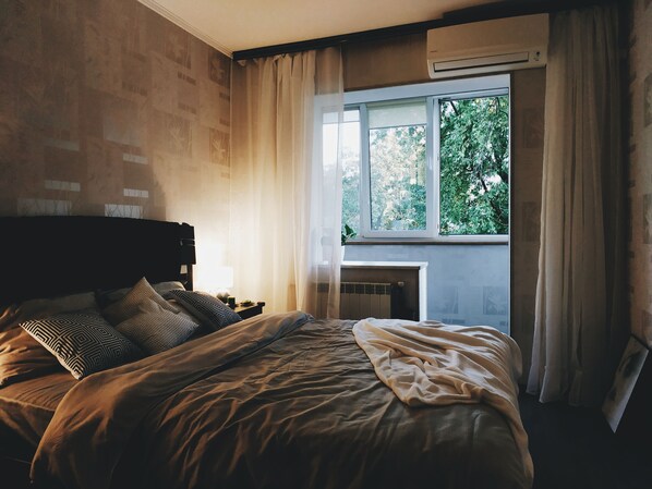 Apartment, 2 Bedrooms | 2 bedrooms, desk, iron/ironing board, free WiFi - MalinaApt Hello Geometry (Kyiv)