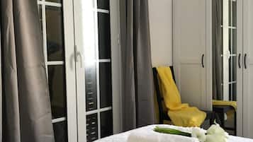 2 quartos, ferros/tábuas de passar roupa, berços (sobretaxa)