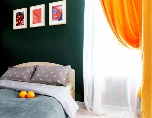 1 habitación, tabla de planchar con plancha, wifi gratis y ropa de cama 