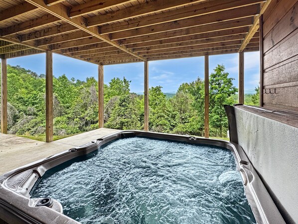 Outdoor spa tub