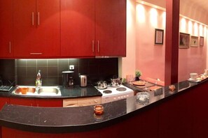 Apartment | Private kitchen | Full-size fridge, oven, stovetop, coffee/tea maker