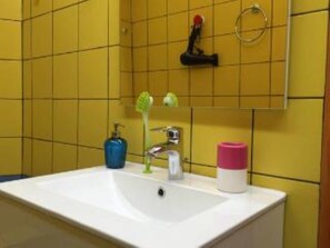 Estúdio | Banheiro | Produtos de toalete grátis, secador de cabelo, toalhas de banho 