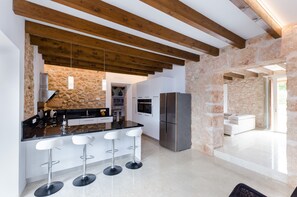 Fridge, microwave, oven, dishwasher - YourHouse Sa Riba, stone finca with private swimming pool (Sant Llorenç Des Cardassar)