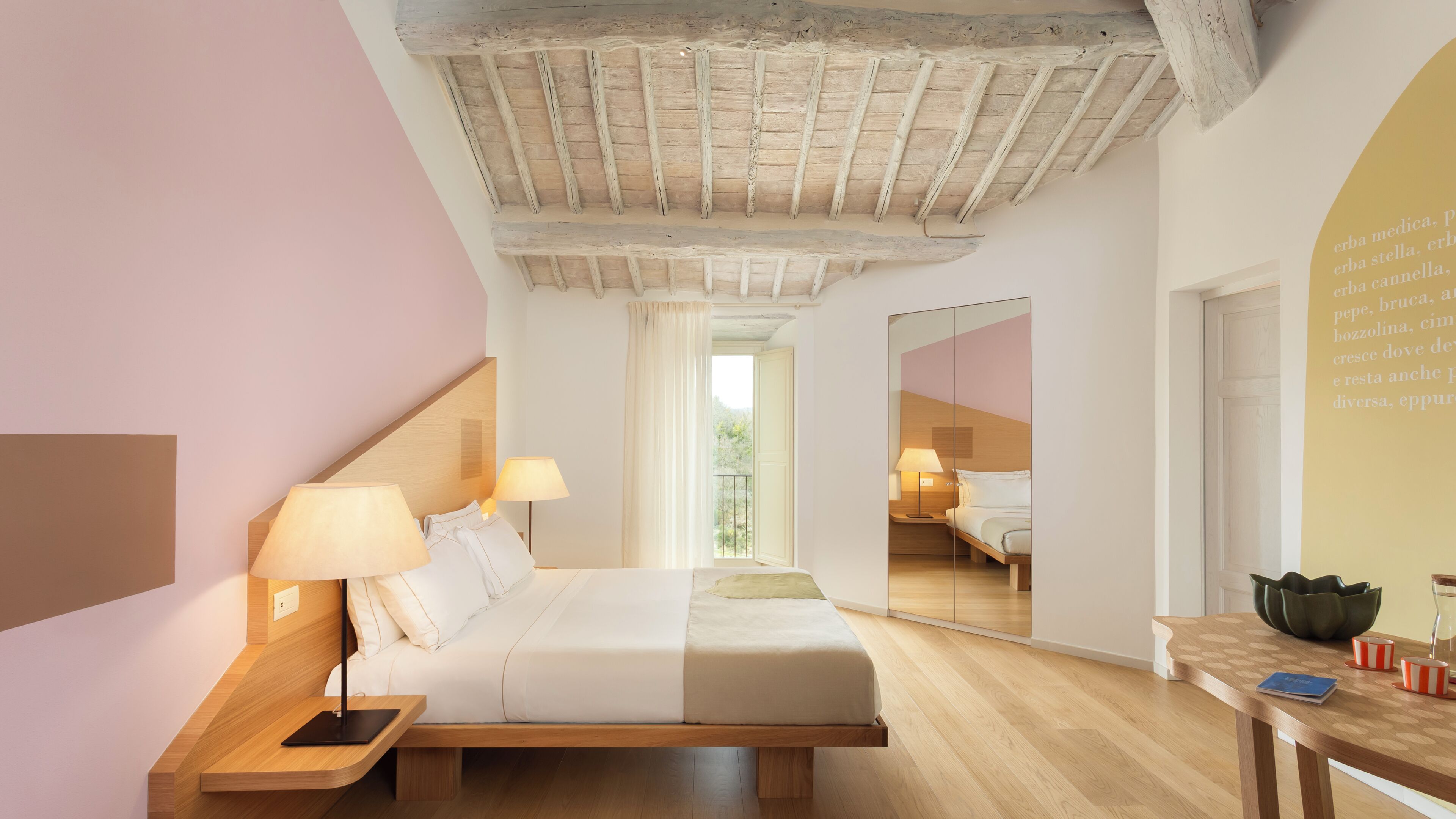 Habitación Deluxe doble | Minibar, caja fuerte, escritorio y espacio para trabajar con un portátil