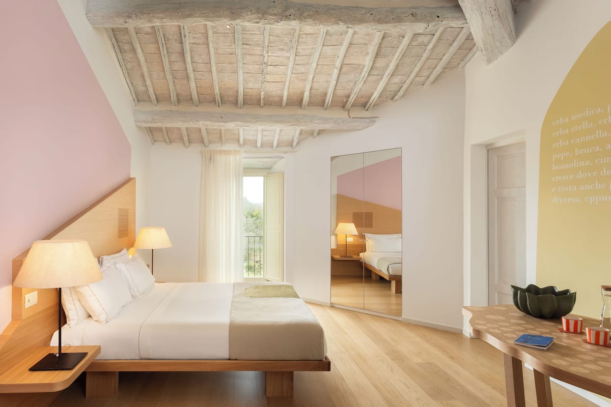 Chambre Double Deluxe | Minibar, coffres-forts dans les chambres, bureau