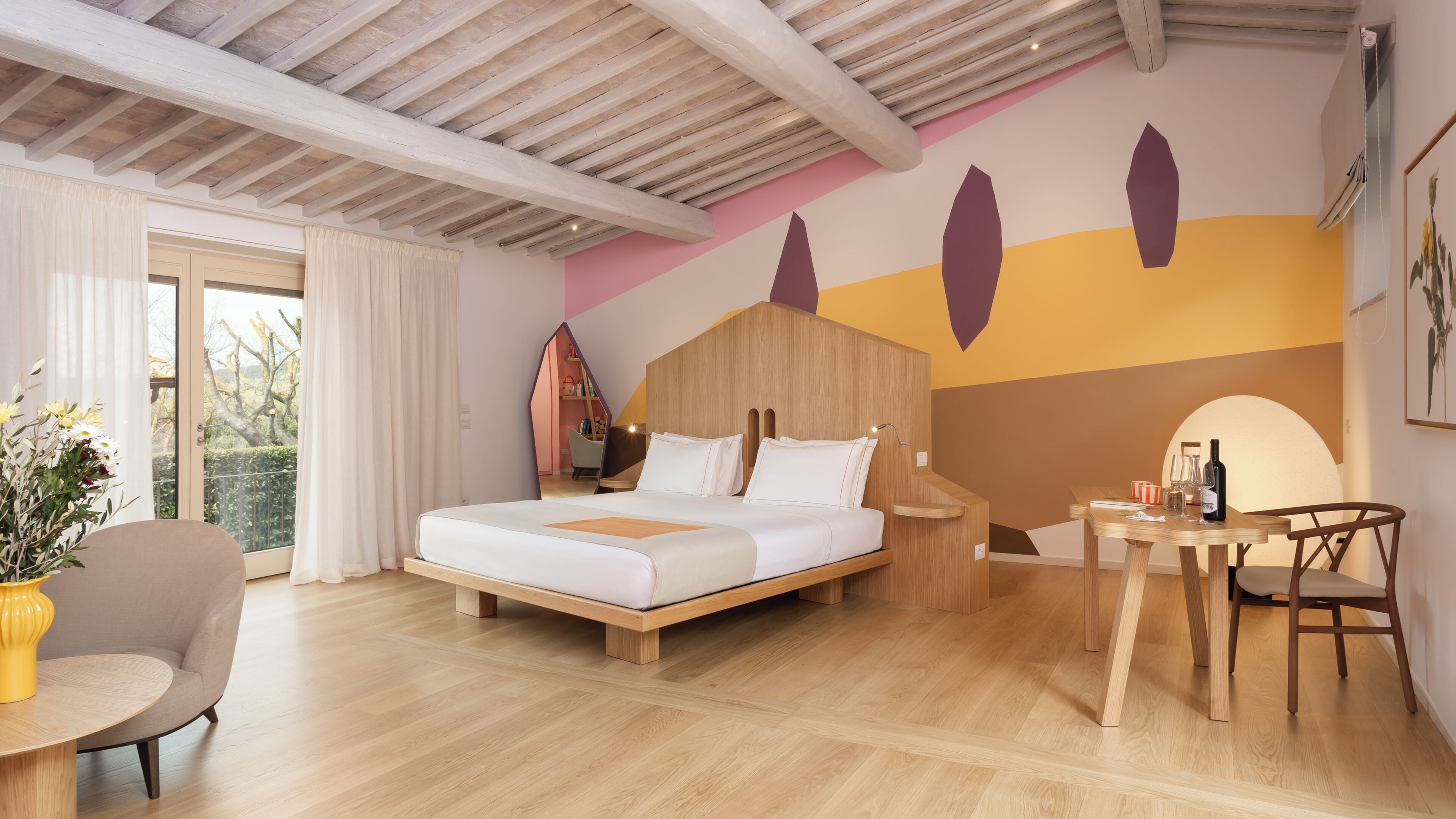 Suite | Minibar, caja fuerte, escritorio y espacio para trabajar con un portátil