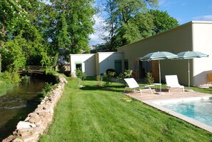 Piscine couverte, piscine extérieure (ouverte en saison)